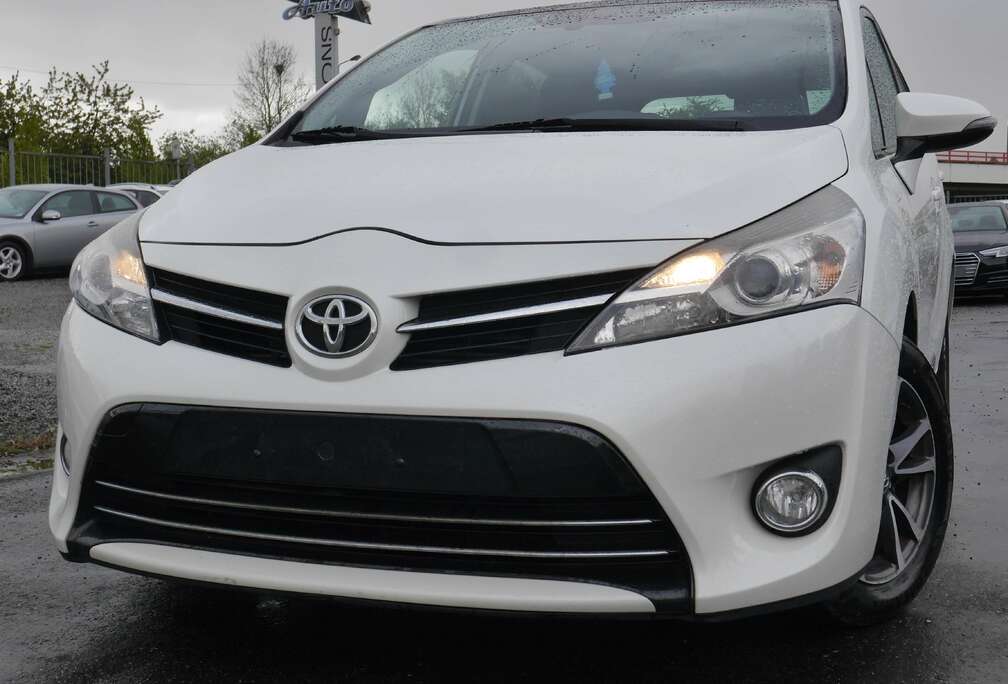 Toyota 1.6 D-4D Comfort 7pl.GPS*TOIT PANO*CAMERA*