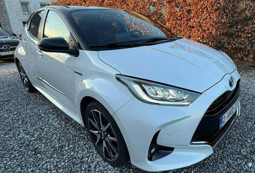 Toyota 1.5 Hybrid e-CVT Style + Bi-Tone + Navi + High-Techc