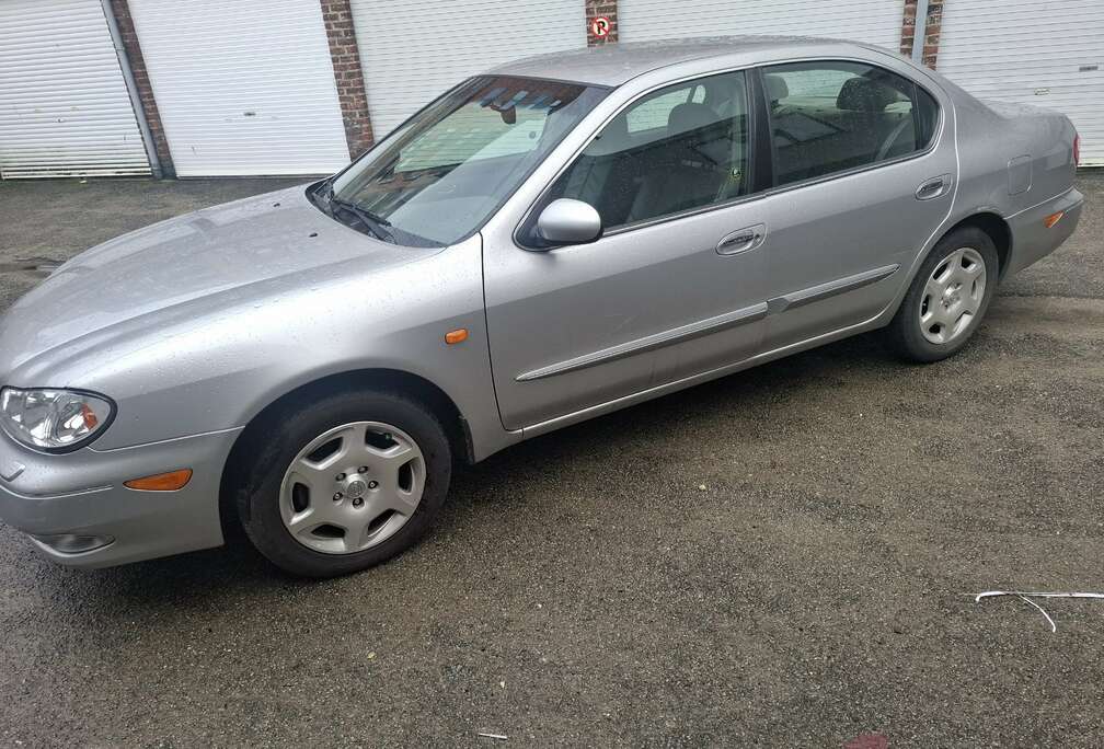 Nissan 2.0i V6 SE Nissanmatic BOTE AUTOMATIQUE