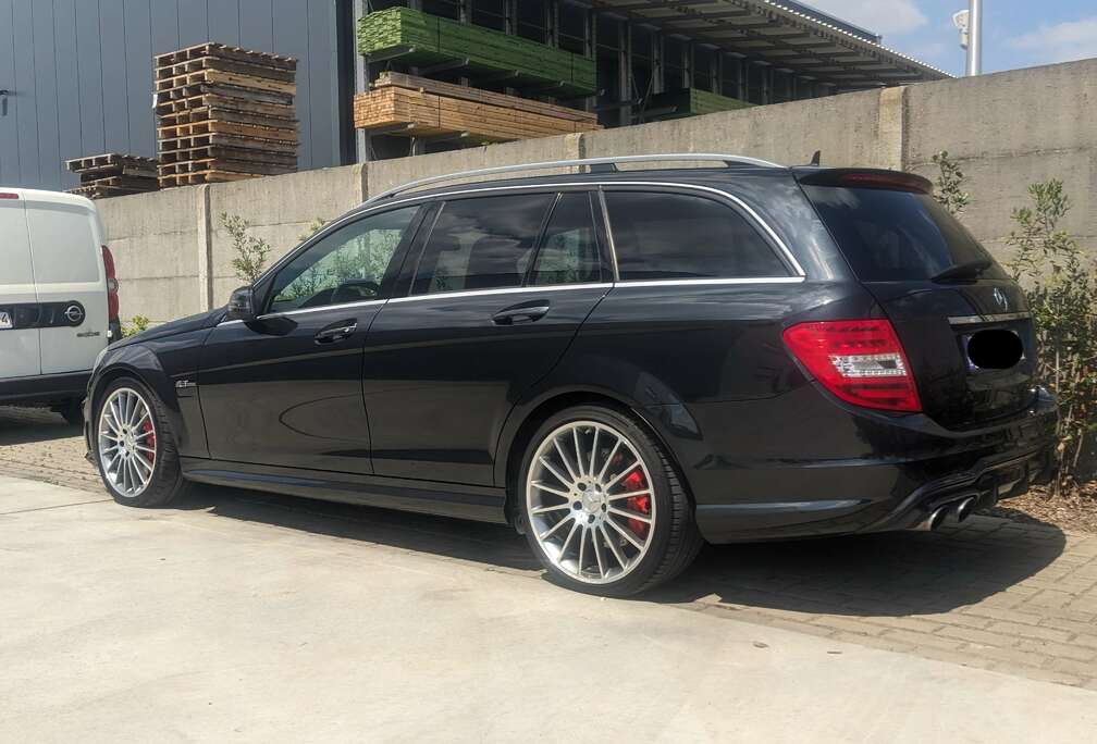 Mercedes-Benz C 63 AMG Performance Package