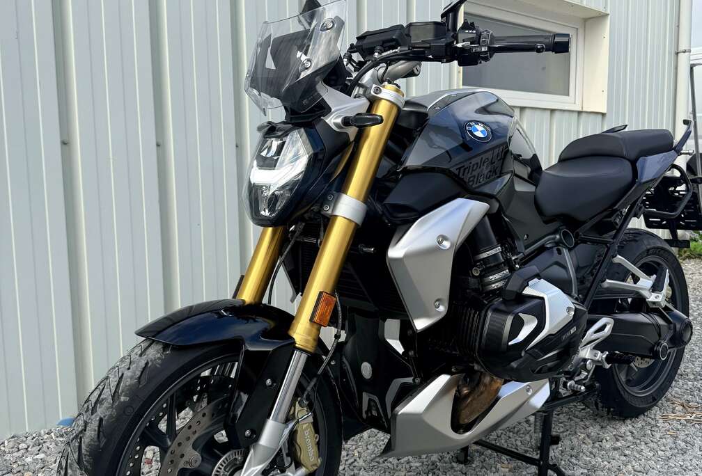 BMW Triple Black Full Options