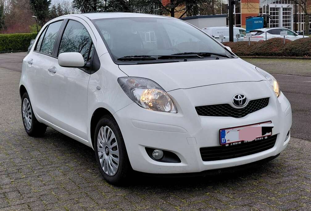 Toyota 1.3i. 16v . AUTOMATIQUE. AIRCO.