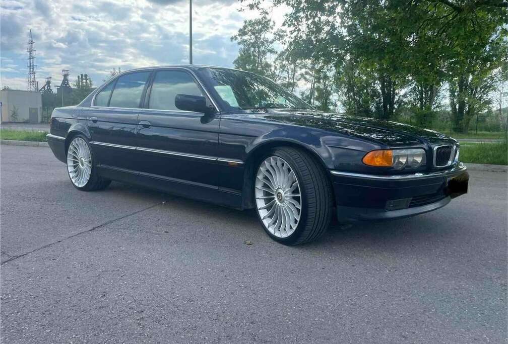 BMW 750i