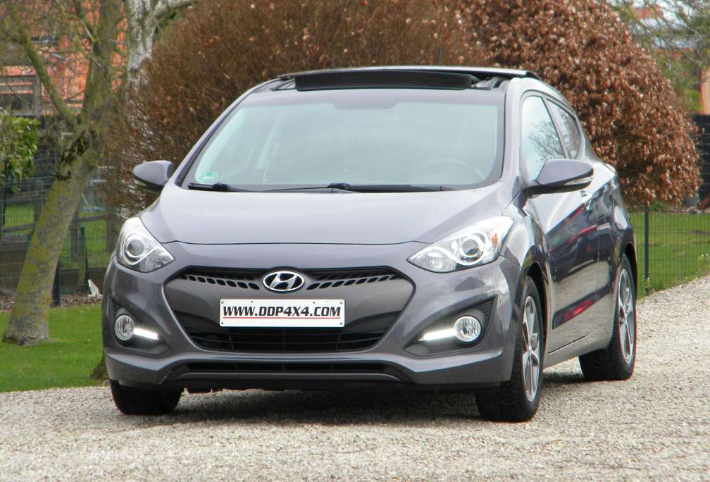 Hyundai i30 1.4i  Coupé Euro 6  89000 km 8990 €