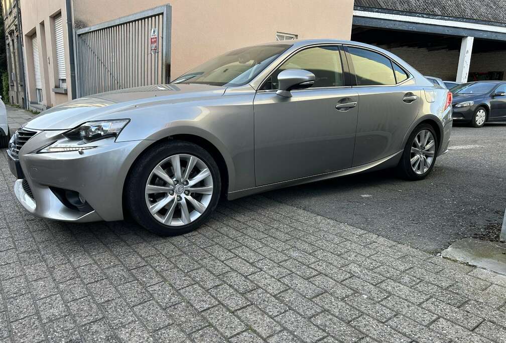 Lexus IS 300h 2.5i Privilege Line E-CVT 12 mois de garantie