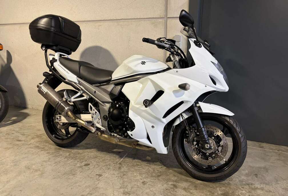 Suzuki GSX1250FA zalige toermoto met topcase