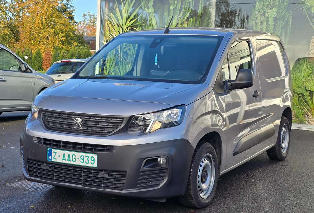 Peugeot 1.5 BlueHDi 100 MAN 3pl /Camera/Carplay/GPS