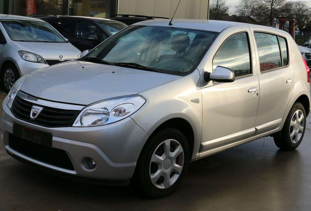 Dacia Sandero 1.2 16V Laureate II +1 jaar garantie
