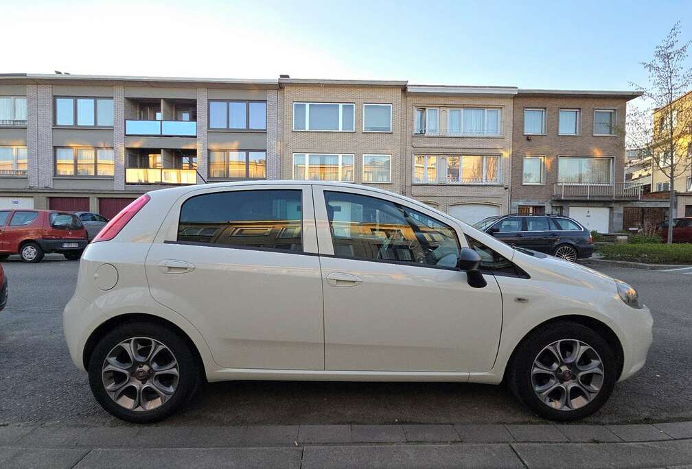 Fiat 1.2 8V.  2018. Mooi uitgerust.
