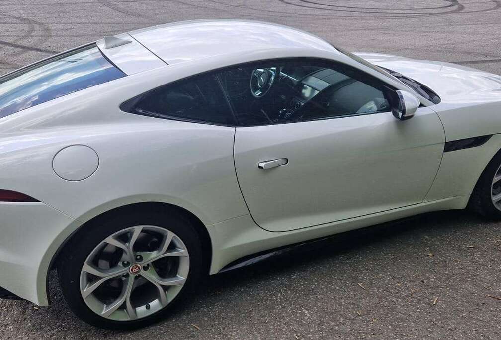 Jaguar F-Type Coupe 2.0 i4 P300 R-Dynamic