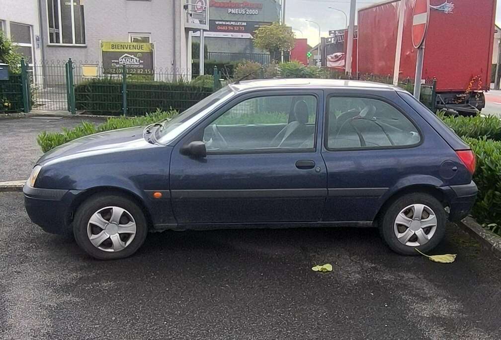 Ford 1.3i Ambiente Silverline