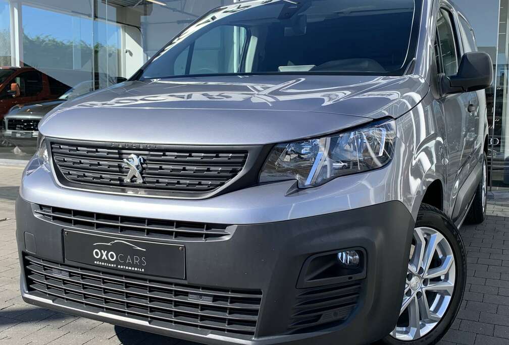 Peugeot 1.5HDI 102CV / 3 Places / Gps / CarPlay / Camera /