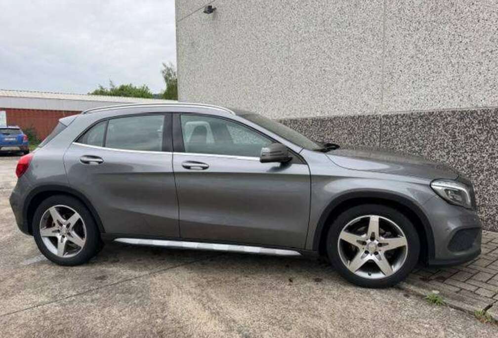 Mercedes-Benz GLA 200 PACK AMG