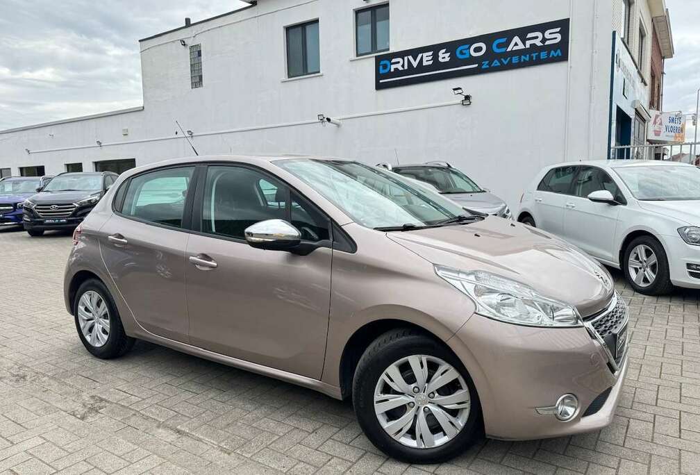 Peugeot 1.2i Benzine ** 1 JAAR GARANTIE **