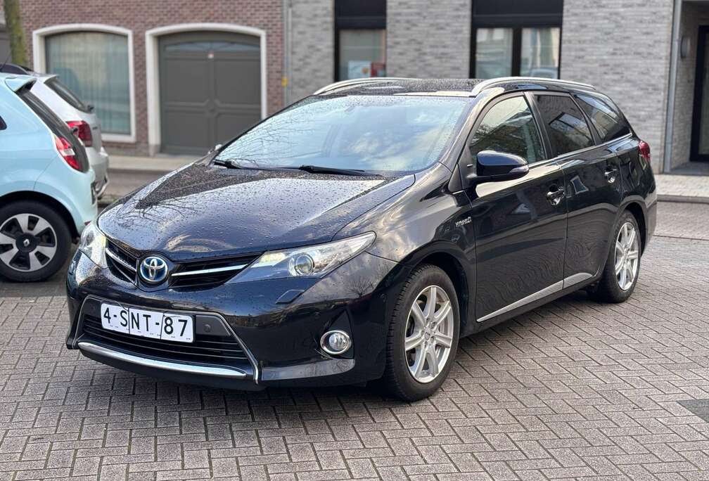 Toyota 1.8 VVT-i Hybrid Automatik Touring Sports Life Plu