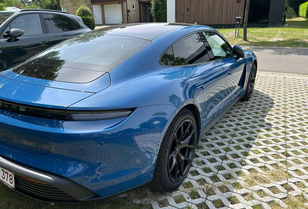 Porsche Taycan 93.4 kWh Taycan