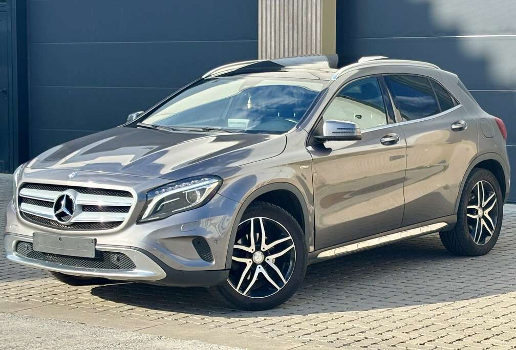 Mercedes-Benz GLA 200 d 4-Matic Activity Edition Cuir Pano GPS caméra Ja 18