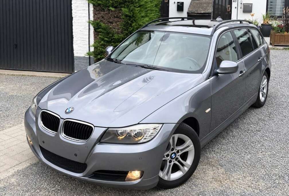 BMW i ** TOIT PANNO ** AUTOMATIQUE ** CARNET BMW **