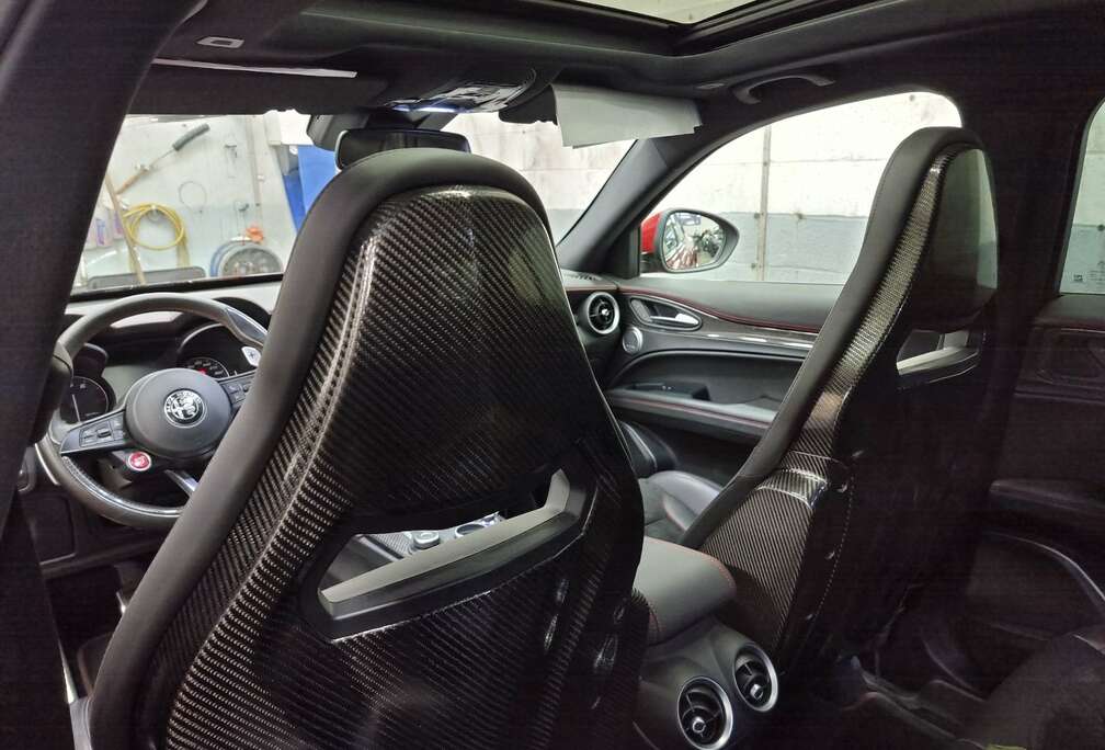 Alfa Romeo Stelvio 2.9 T V6 AWD Quadrifoglio (EU6d-TEMP)