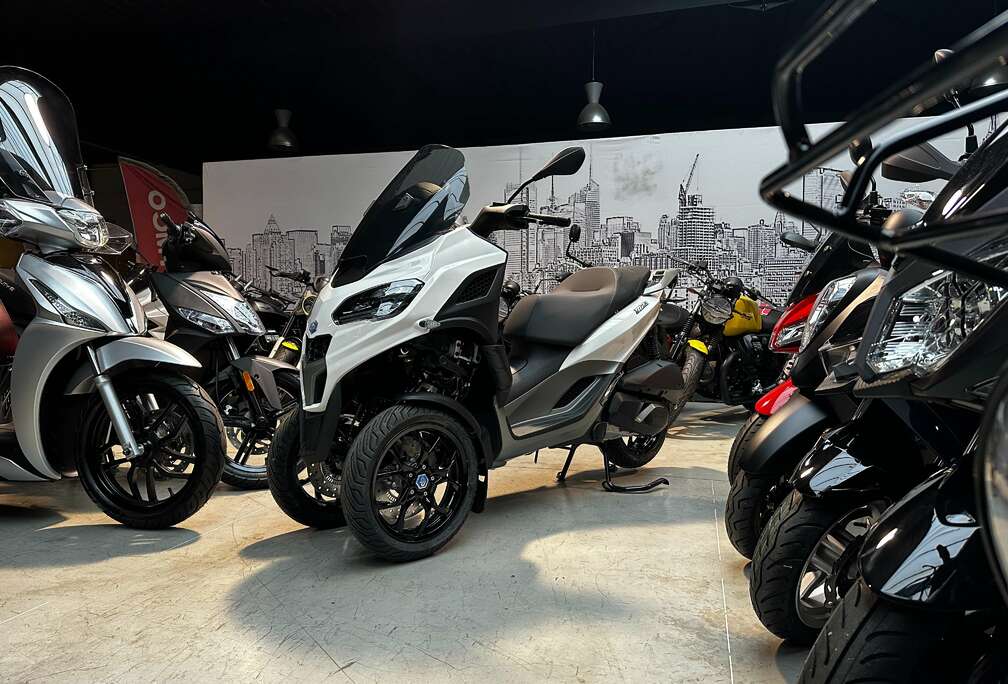 Piaggio HPE Sport