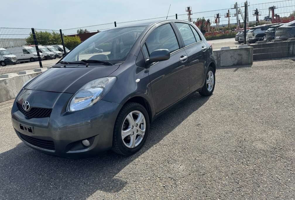 Toyota Yaris 1.0i VVT-i London