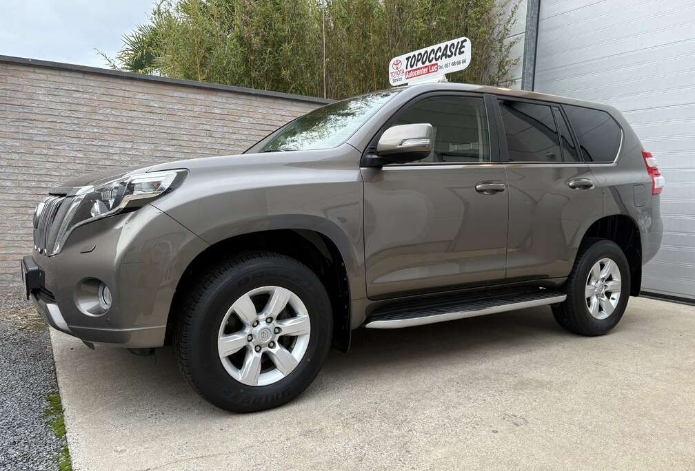 Toyota 2.8 D-4D COMFORT AUTOMAAT / LICHTE VRACHT ...