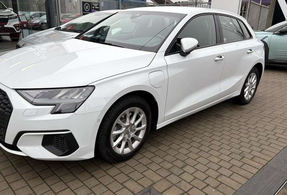 Audi Sportback PHEV 40 TFSI e attraction Stonic 150 kW