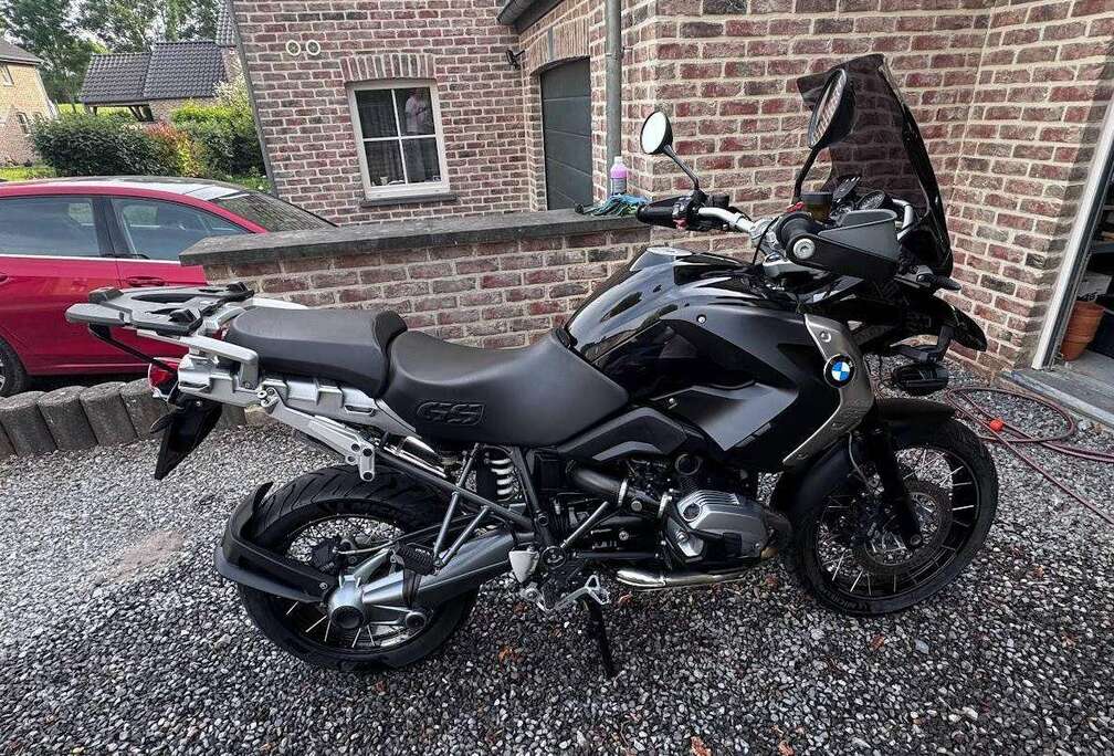 BMW Triple Black