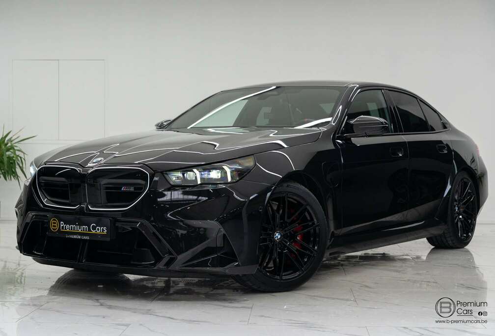 BMW xDrive B&W / HUD / ACC / 360 / Bicolor / Pano