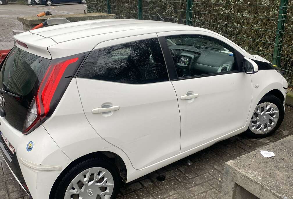 Toyota 1.0i VVT-i x-music