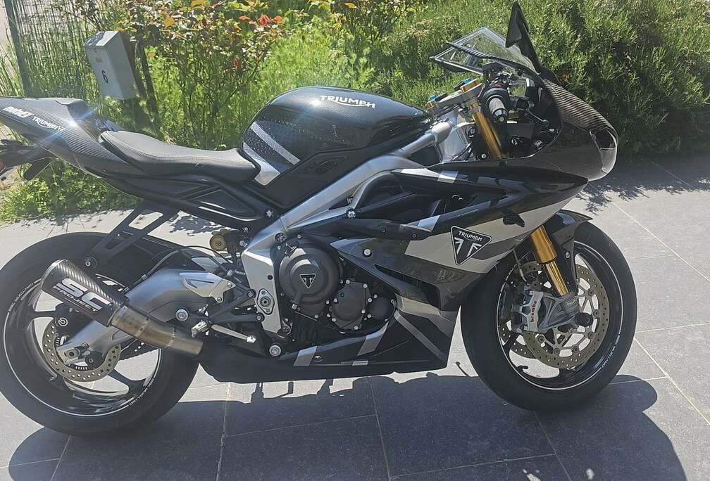 Triumph 765 moto2