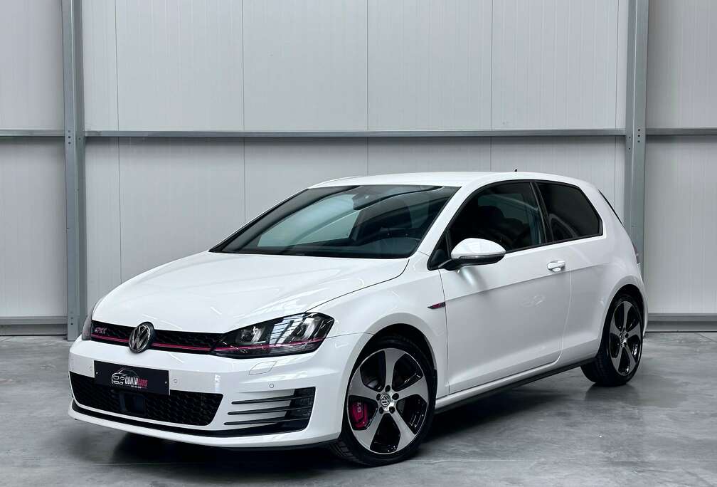 Volkswagen Golf 2.0 TSI Performance DSG