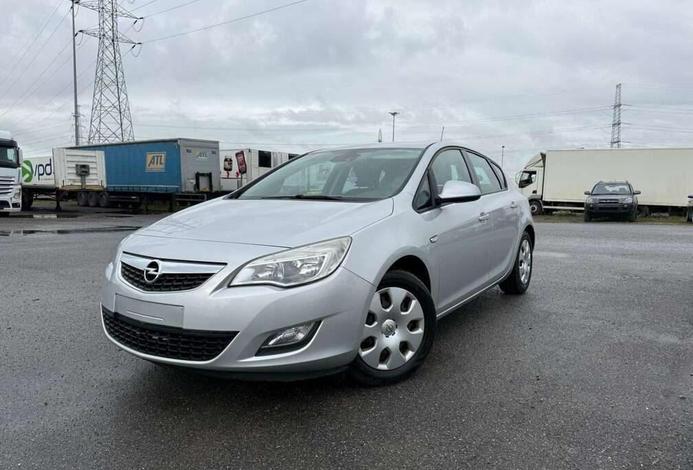 Opel Opel Astra 2010 1.4 essence 159000 km AC