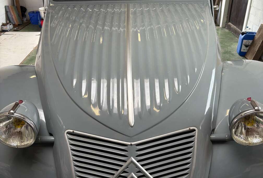Oldtimer 2cv azam 1958