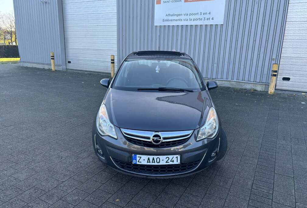 Opel 1.2i Cosmo Automatique