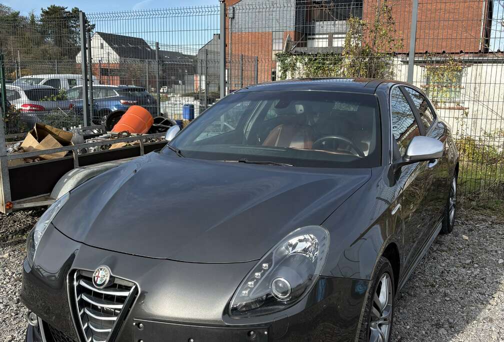 Alfa Romeo 2.0 JTDm Distinctive