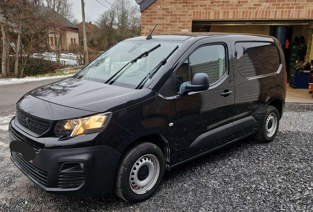 Peugeot 1.5 BlueHDi L1 STD Light Pro S/S (EU6.2)