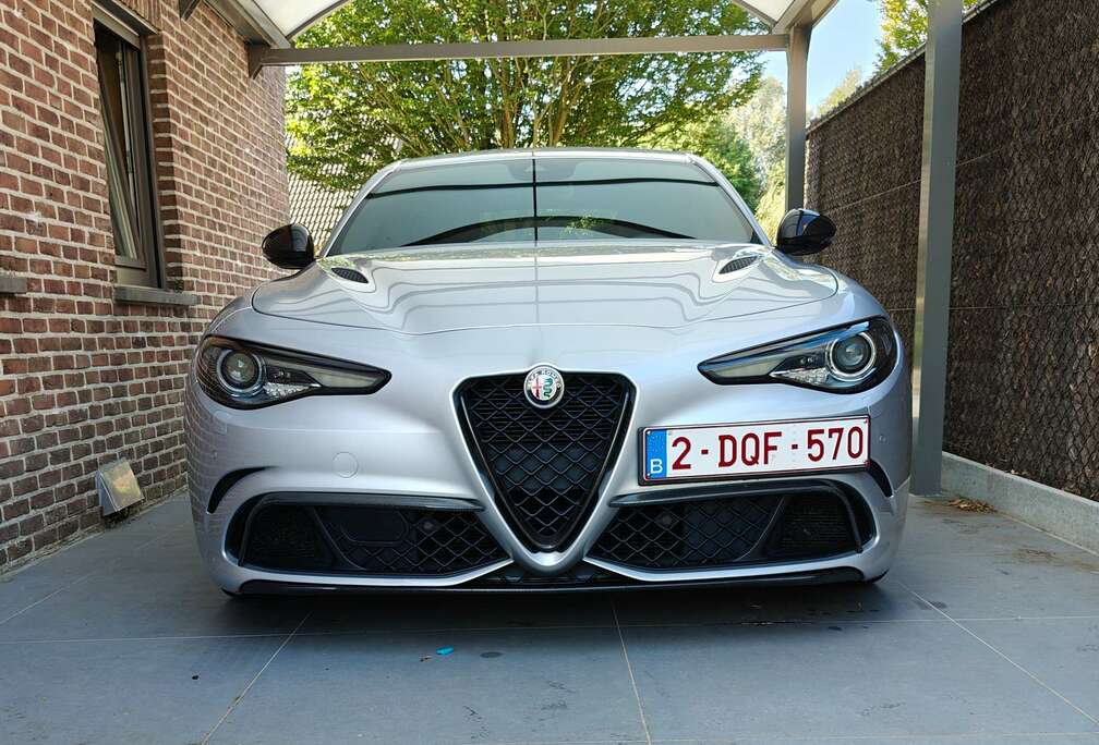 Alfa Romeo Giulia 2.9 V6 Bi-Turbo AT8 Quadrifoglio