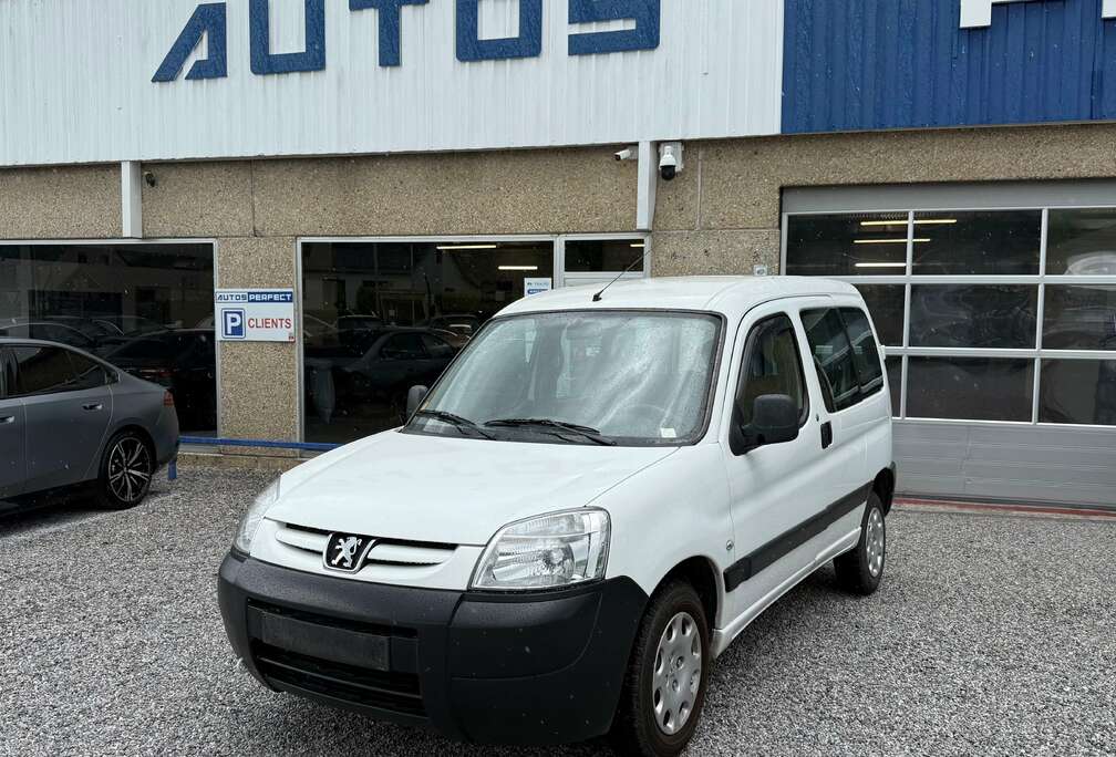 Peugeot 1.6 HDi 5 PLACES DOUBLE PORTES COULISSANTES TRES BON ETAT