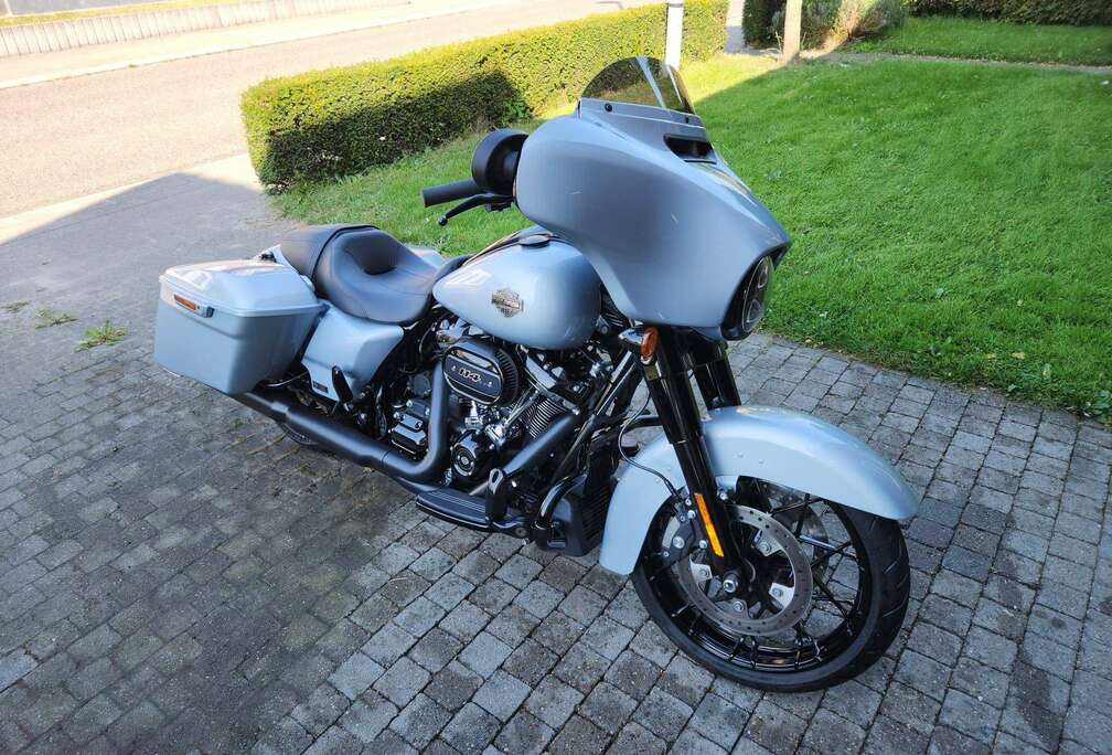 Street Glide Special 114