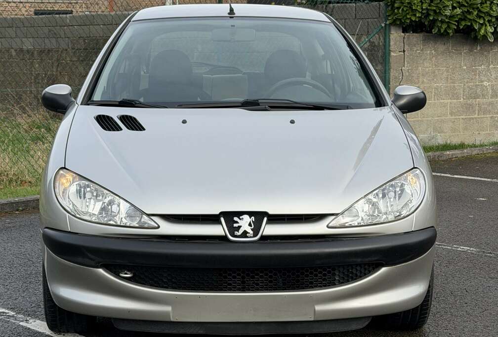 Peugeot 1.1i X-Design