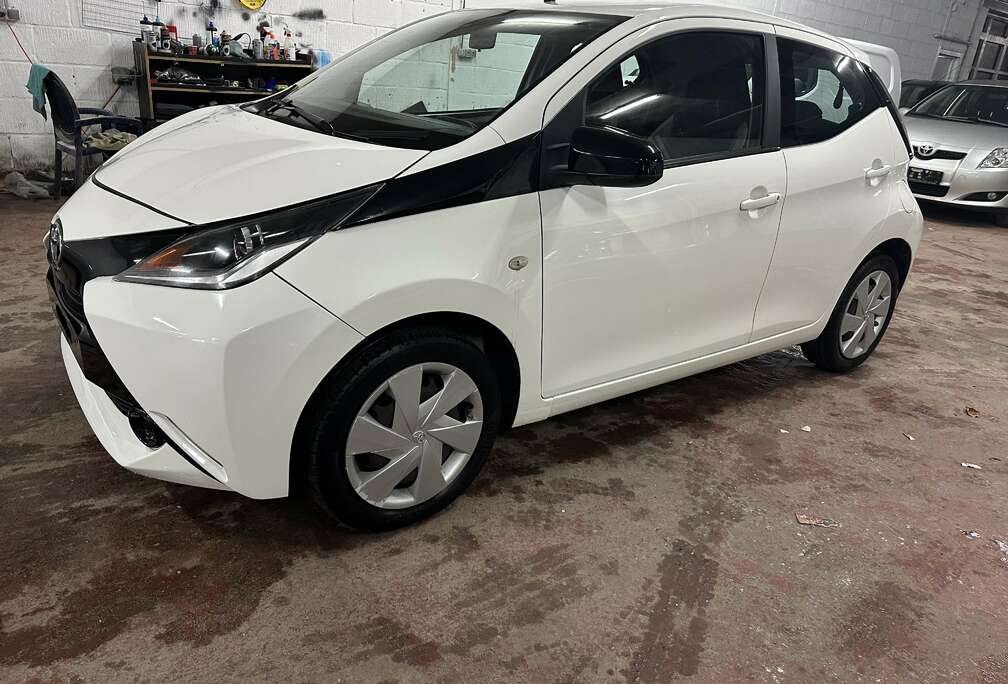 Toyota 1.0 VVT-i stop & start x-wave