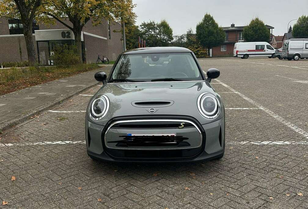 MINI Mini Cooper SE MINI Resolute Edition