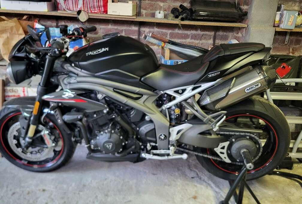 Triumph RS