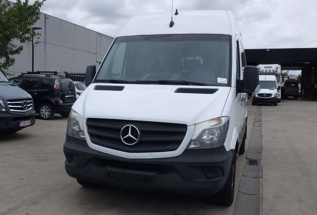 Mercedes-Benz 313 BUS (Stock ID 79360)