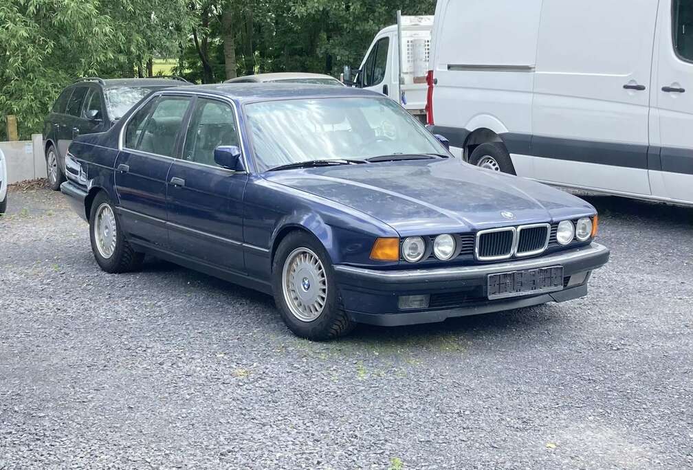 BMW 730i V8