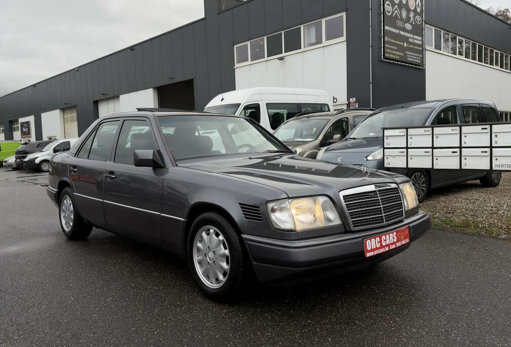 Mercedes-Benz Mercedes-Benz E 250 D OLDTiMER AUTOMAAT NEW STAAT