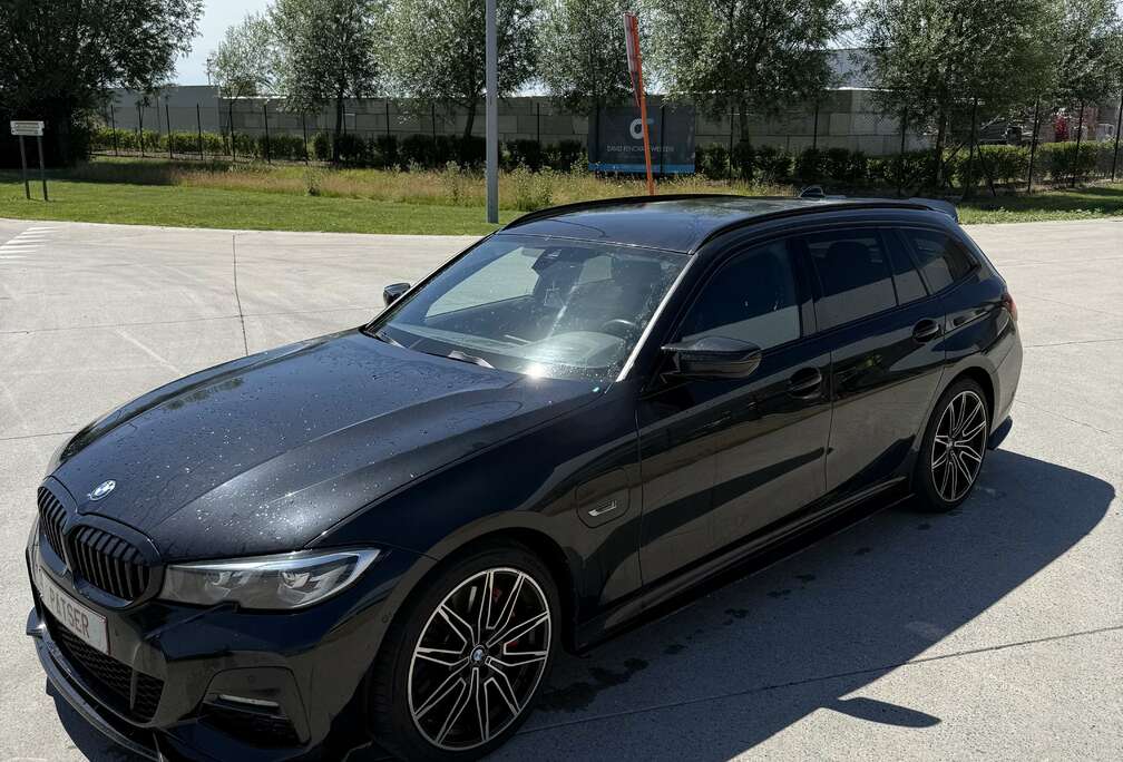 BMW Touring 330e
