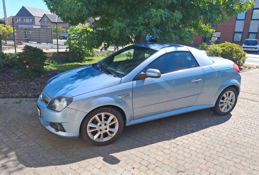 Opel Tigra Twintop 1.4i XEP 16v Linea Rossa