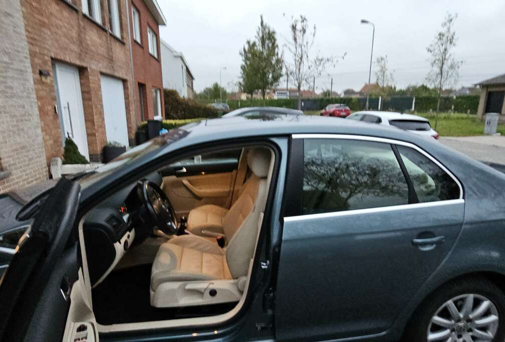 Volkswagen Jetta 1.4 TSI berline